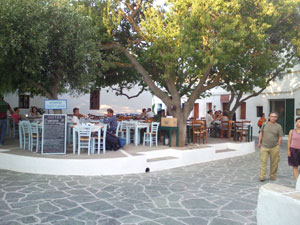 La place principale de Chora (Folegandros)