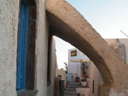 Ruelle dans le centre de Santorin