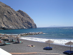 La plage noire de Perissa, Santorini